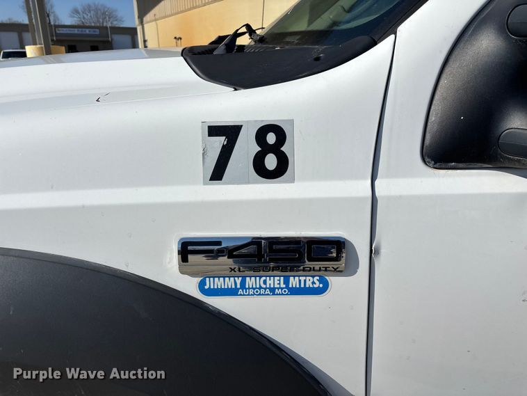 image for item EN5887 2005 Ford F450 utility / service truck