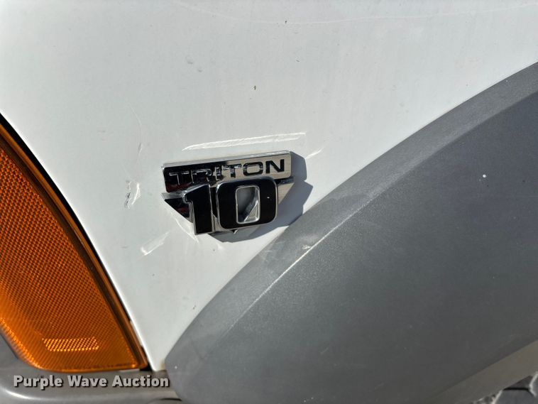 image for item EN5887 2005 Ford F450 utility / service truck