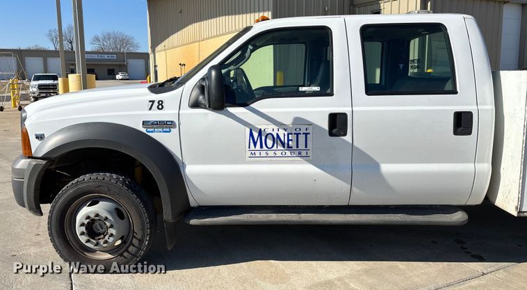 image for item EN5887 2005 Ford F450 utility / service truck