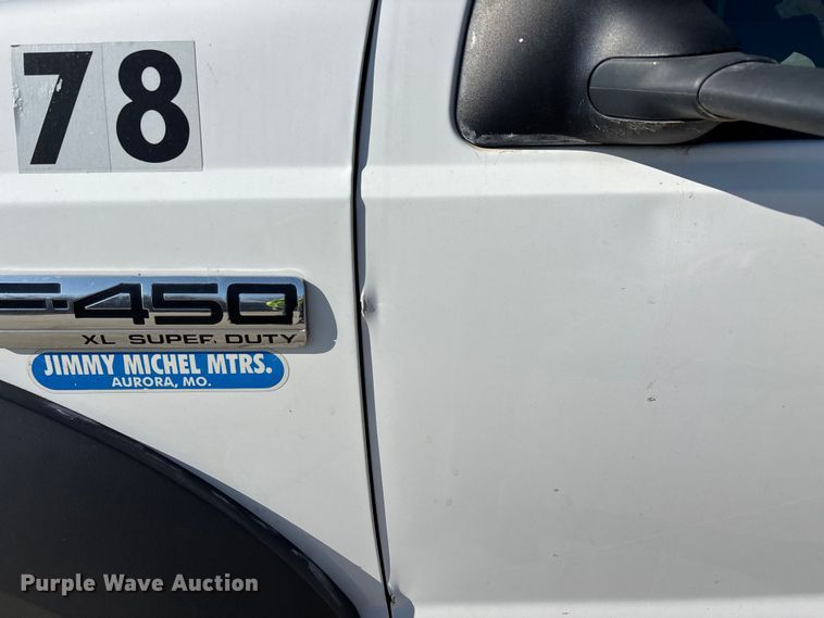 image for item EN5887 2005 Ford F450 utility / service truck