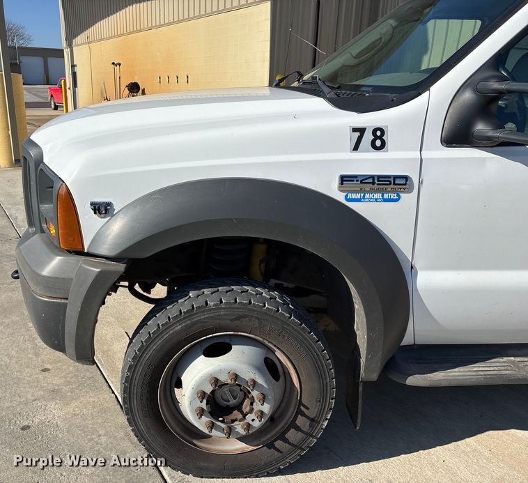 image for item EN5887 2005 Ford F450 utility / service truck