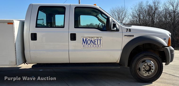 image for item EN5887 2005 Ford F450 utility / service truck