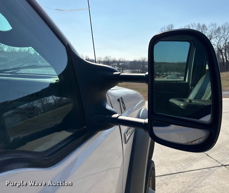 image for item EN5887 2005 Ford F450 utility / service truck