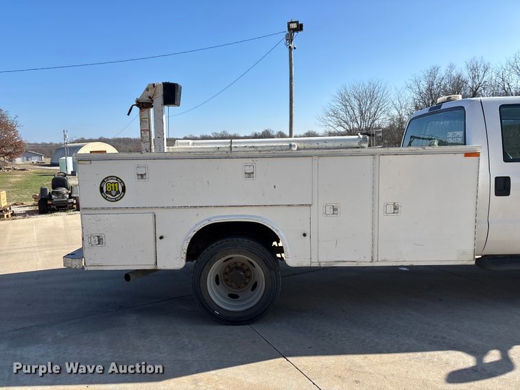 image for item EN5887 2005 Ford F450 utility / service truck