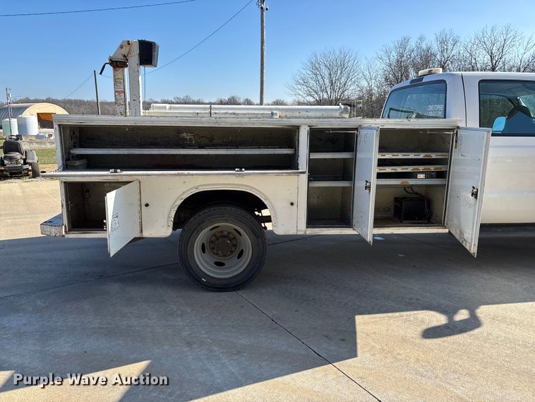 image for item EN5887 2005 Ford F450 utility / service truck