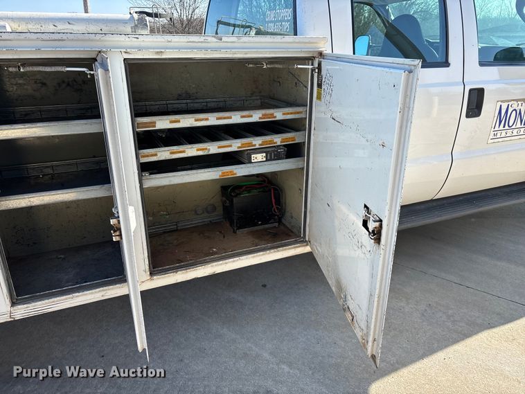 image for item EN5887 2005 Ford F450 utility / service truck