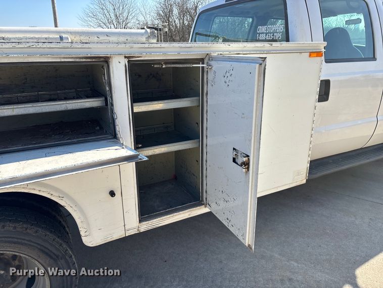 image for item EN5887 2005 Ford F450 utility / service truck