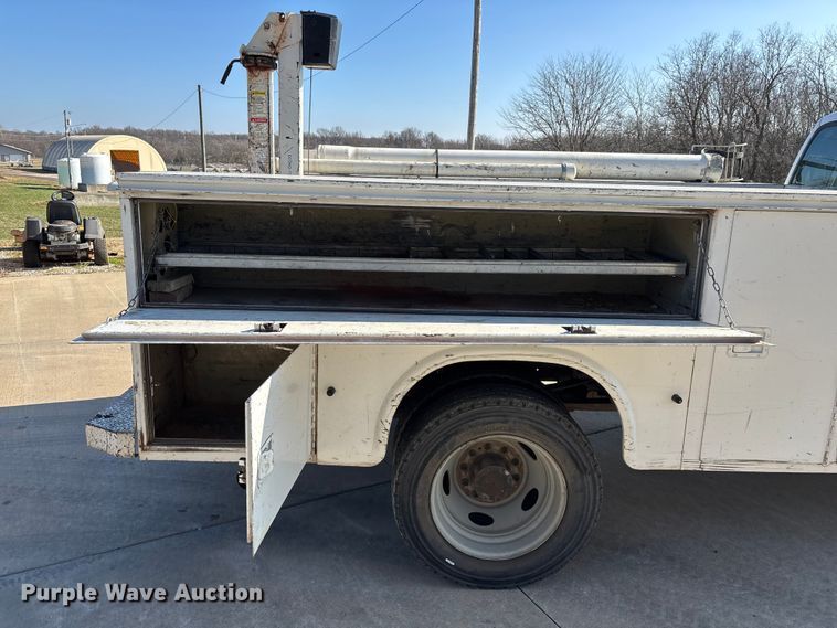 image for item EN5887 2005 Ford F450 utility / service truck