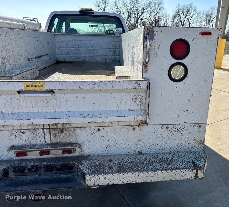 image for item EN5887 2005 Ford F450 utility / service truck