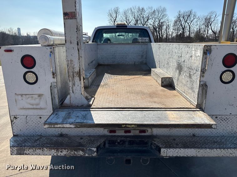 image for item EN5887 2005 Ford F450 utility / service truck