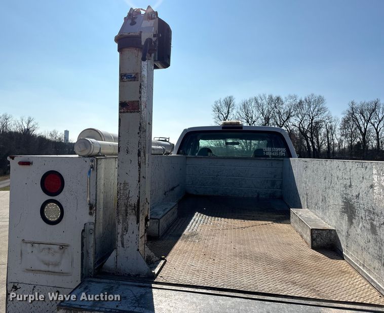 image for item EN5887 2005 Ford F450 utility / service truck
