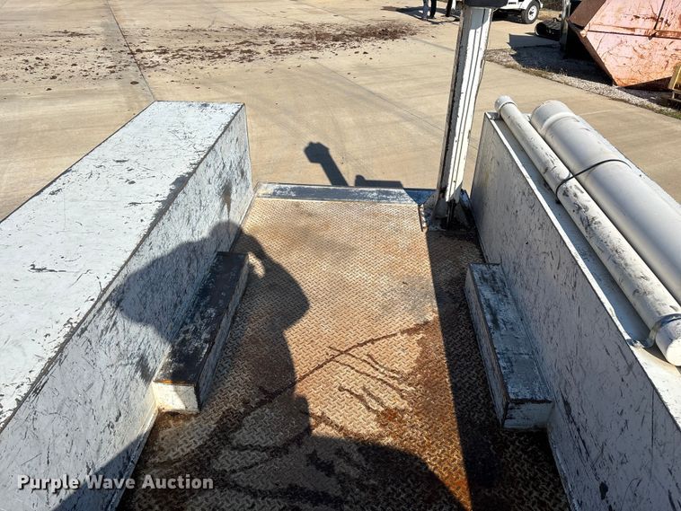 image for item EN5887 2005 Ford F450 utility / service truck