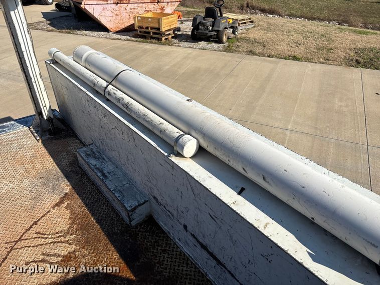 image for item EN5887 2005 Ford F450 utility / service truck