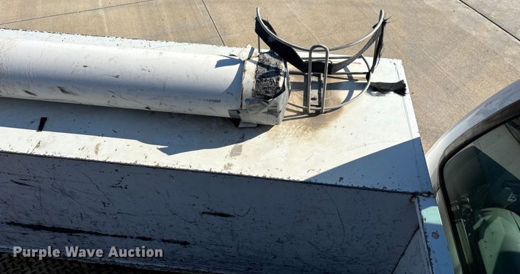 image for item EN5887 2005 Ford F450 utility / service truck