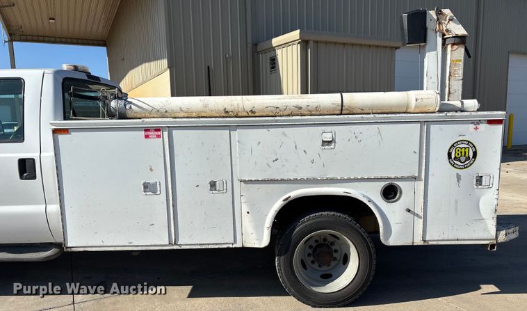 image for item EN5887 2005 Ford F450 utility / service truck