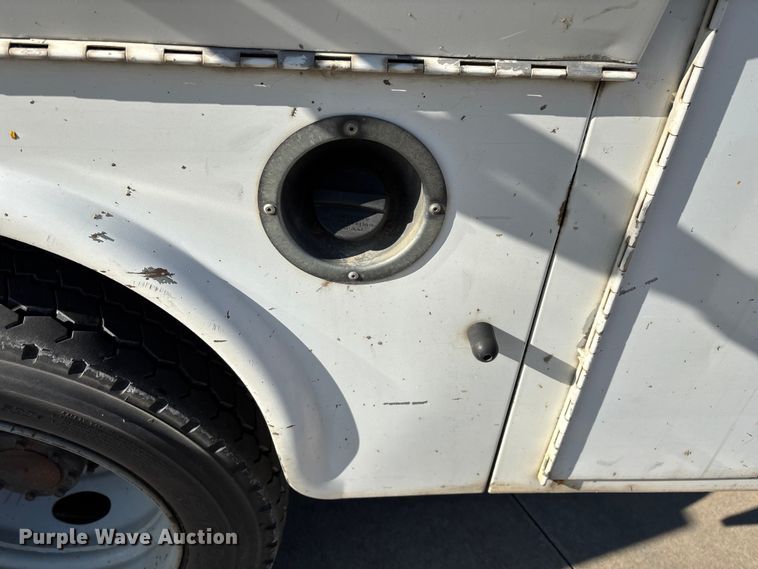 image for item EN5887 2005 Ford F450 utility / service truck