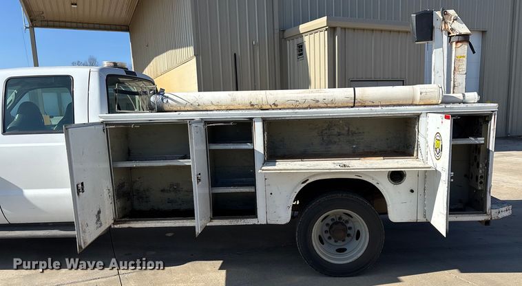 image for item EN5887 2005 Ford F450 utility / service truck