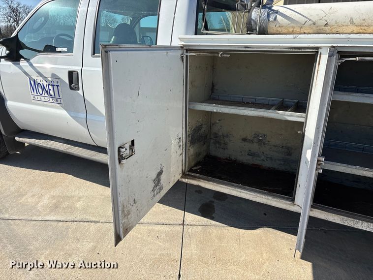 image for item EN5887 2005 Ford F450 utility / service truck