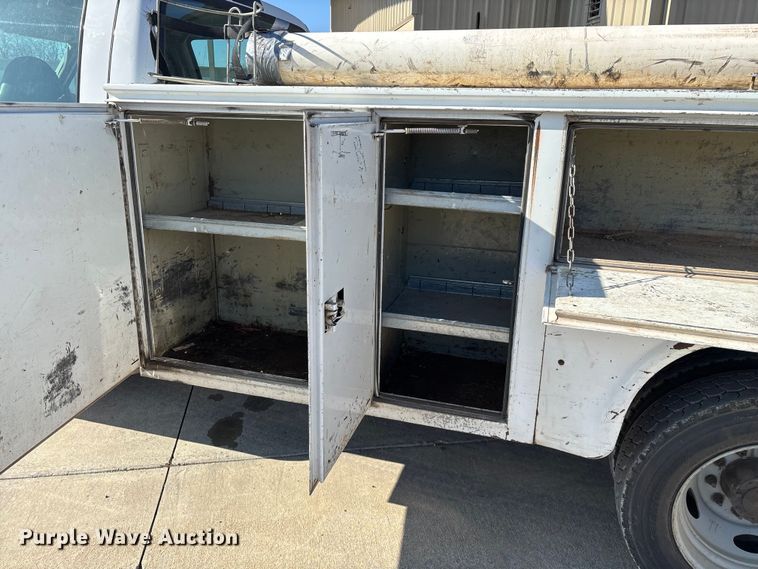 image for item EN5887 2005 Ford F450 utility / service truck