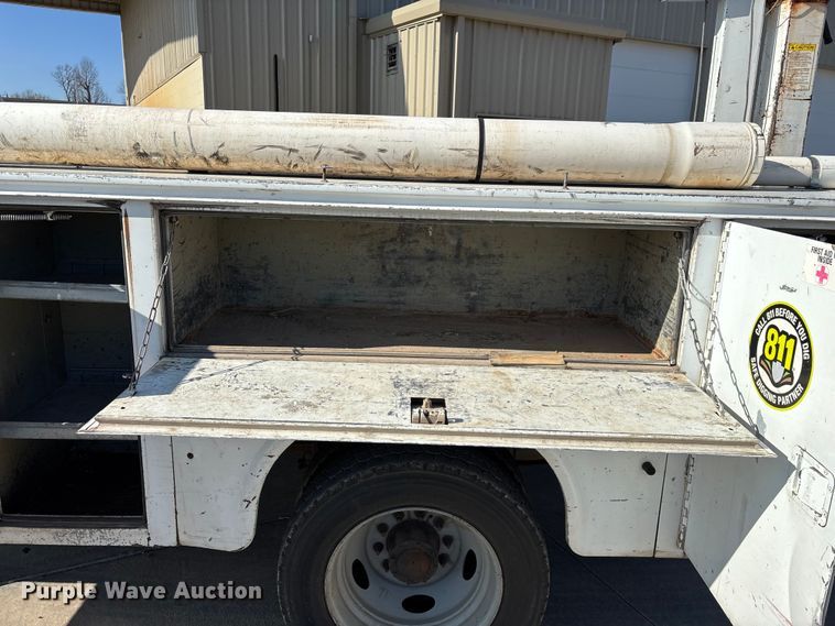 image for item EN5887 2005 Ford F450 utility / service truck