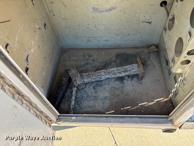 image for item EN5887 2005 Ford F450 utility / service truck