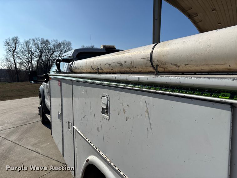 image for item EN5887 2005 Ford F450 utility / service truck