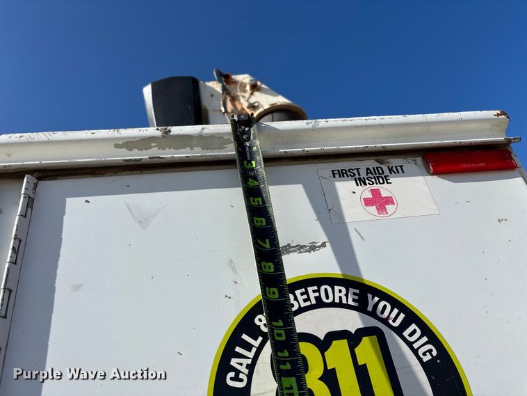 image for item EN5887 2005 Ford F450 utility / service truck