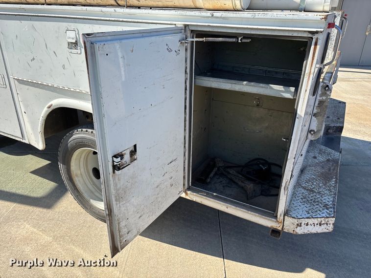 image for item EN5887 2005 Ford F450 utility / service truck