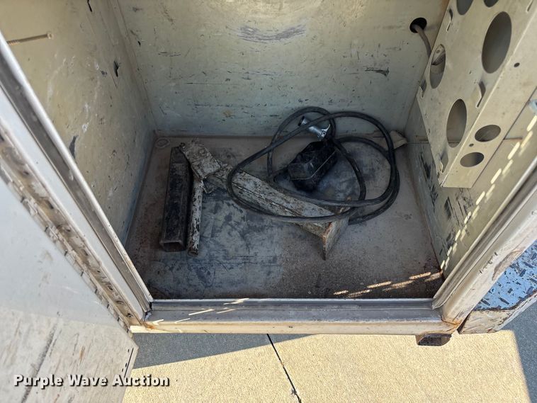 image for item EN5887 2005 Ford F450 utility / service truck