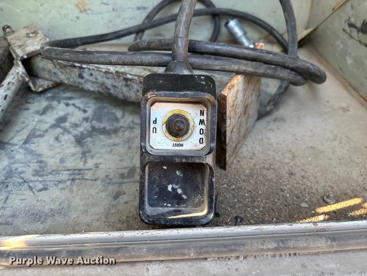 image for item EN5887 2005 Ford F450 utility / service truck