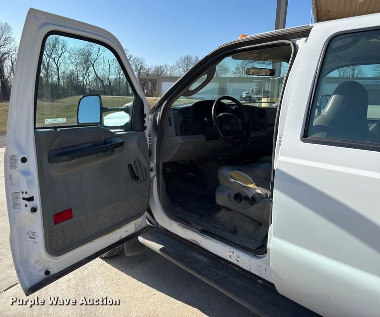 image for item EN5887 2005 Ford F450 utility / service truck