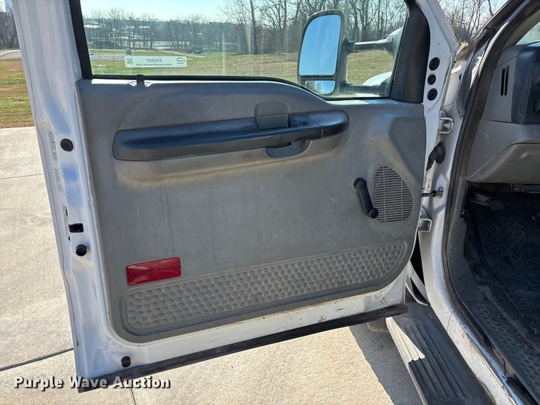 image for item EN5887 2005 Ford F450 utility / service truck