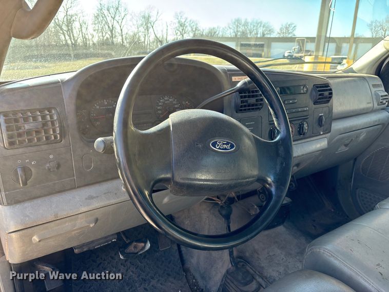 image for item EN5887 2005 Ford F450 utility / service truck