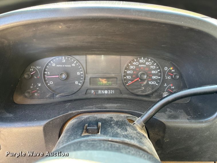 image for item EN5887 2005 Ford F450 utility / service truck