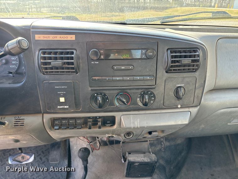 image for item EN5887 2005 Ford F450 utility / service truck