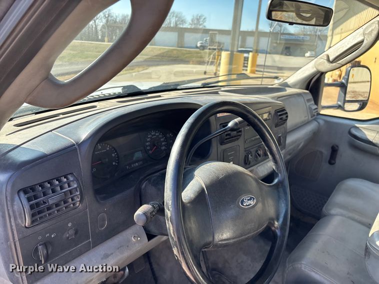 image for item EN5887 2005 Ford F450 utility / service truck