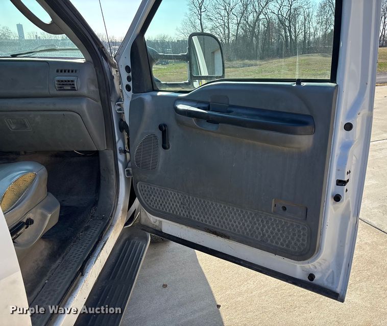 image for item EN5887 2005 Ford F450 utility / service truck