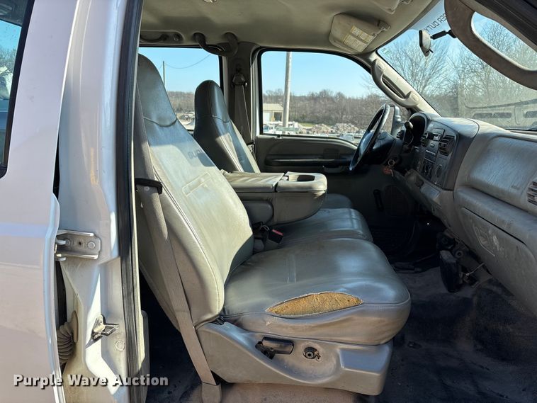 image for item EN5887 2005 Ford F450 utility / service truck