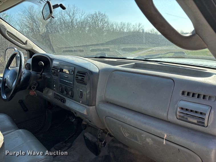 image for item EN5887 2005 Ford F450 utility / service truck