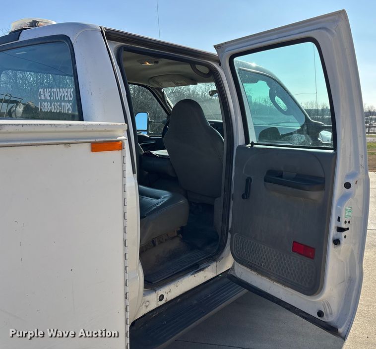 image for item EN5887 2005 Ford F450 utility / service truck