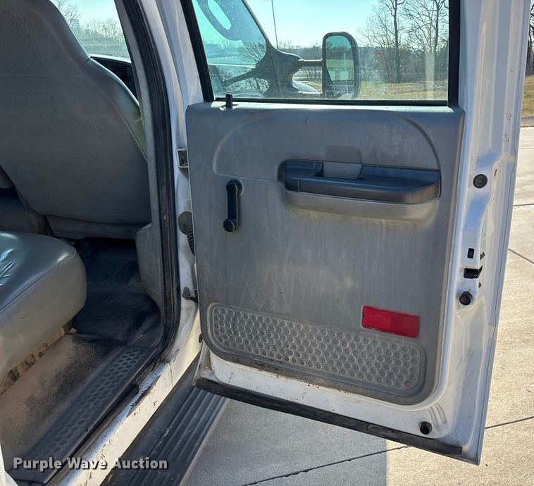 image for item EN5887 2005 Ford F450 utility / service truck