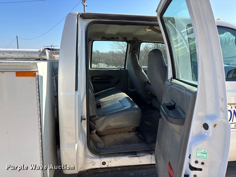image for item EN5887 2005 Ford F450 utility / service truck