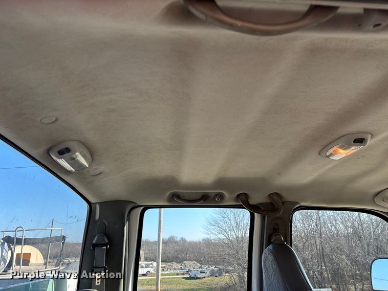 image for item EN5887 2005 Ford F450 utility / service truck