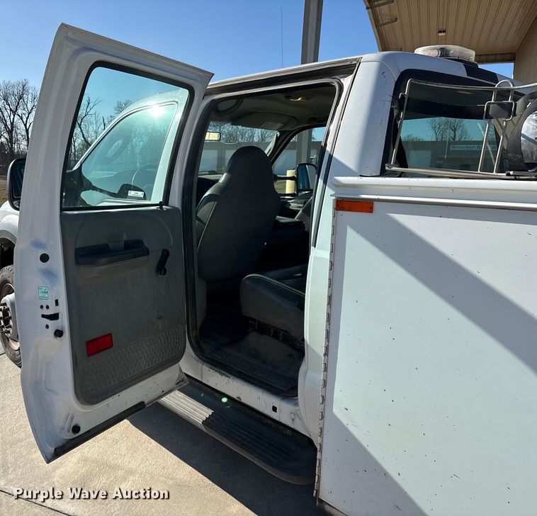 image for item EN5887 2005 Ford F450 utility / service truck