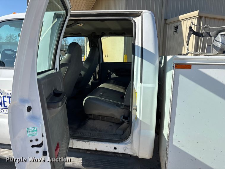 image for item EN5887 2005 Ford F450 utility / service truck