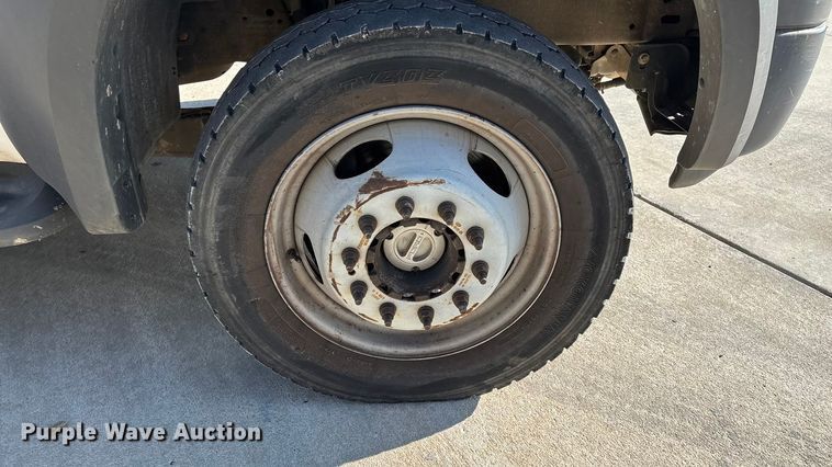 image for item EN5887 2005 Ford F450 utility / service truck