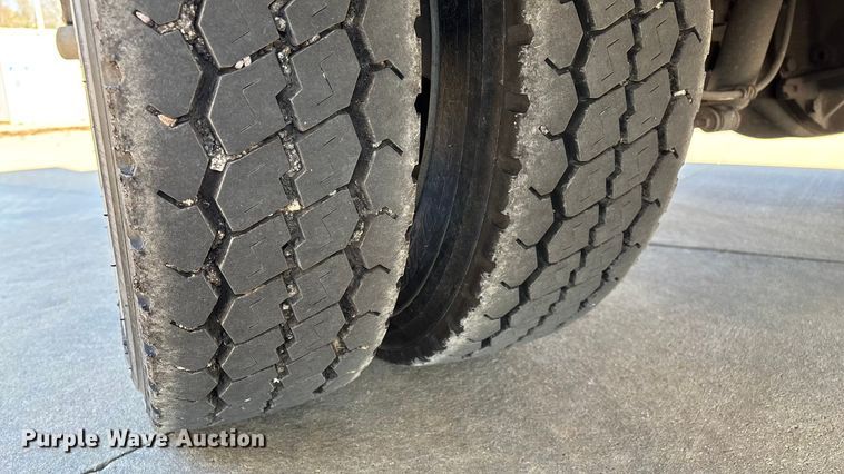 image for item EN5887 2005 Ford F450 utility / service truck