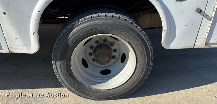 image for item EN5887 2005 Ford F450 utility / service truck