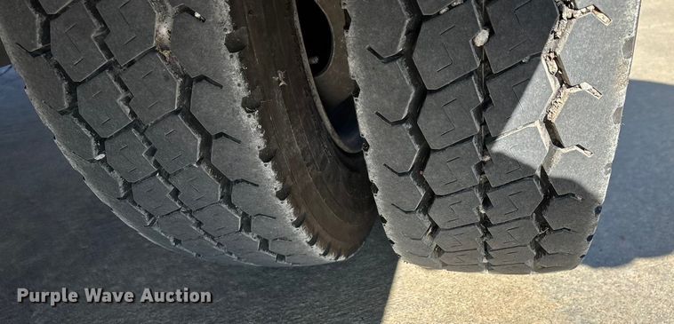 image for item EN5887 2005 Ford F450 utility / service truck