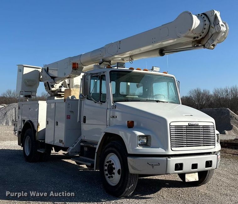 image for item EN5889 1999 Freightliner FL70 bucket truck